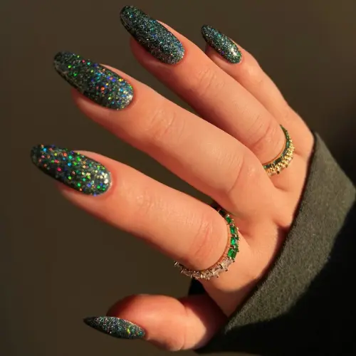 Nail Art Designs: Green Glitter Nail Art – Achieve This Glam Look